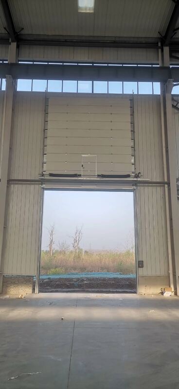 Integrated Pedestrian Door Industrial Sectional Overhead Door with 24dB Sound Insulation and Level 7-8 Wind Resistance