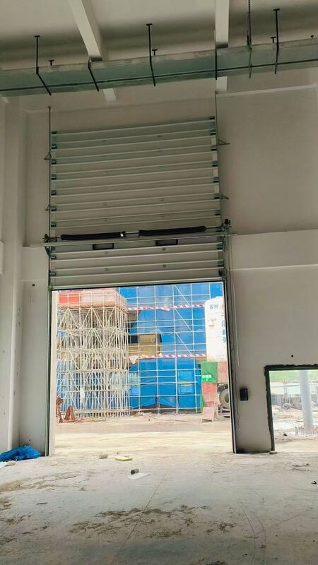 Reinforced Thermal-Insulated Sectional Overhead Door with Wind Resistance Level 7-8 for Heavy-Duty Factory Entrances