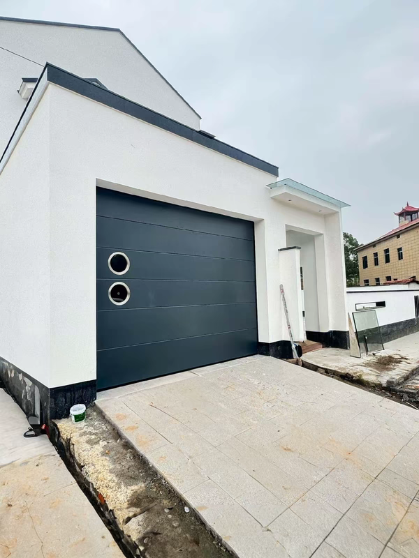 Insulated Sectional Garage Door with Full Perimeter Sealing, 40 mm Polyurethane Insulated Panels, and 1.5 mm Embedded Steel Reinforcement