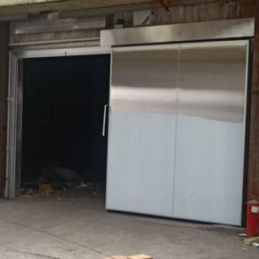 Space Saving Cold Room Insulated Doors , Electric Sliding Door For Cold Storage